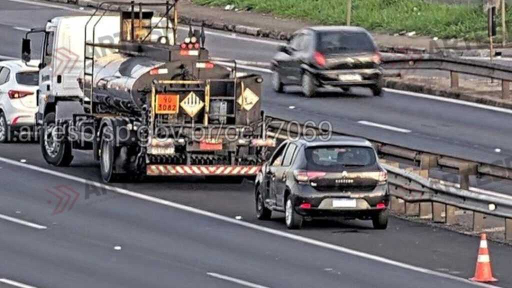 colisao-entre-carro-e-carreta-causa-bloqueio-parcial-na-rodovia-anhanguera-em-sumare