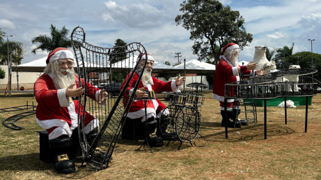 vila-de-natal-e-inaugurada-nesta-quarta-na-praca-do-macarenko,-em-sumare
