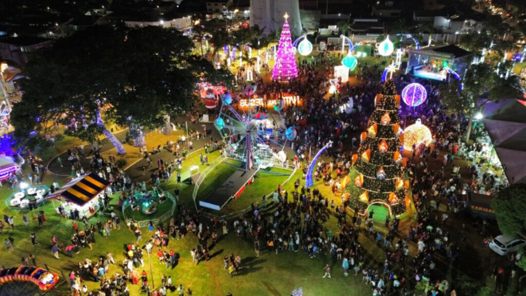 centenas-acompanham-inauguracao-da-‘vila-de-natal’-no-jardim-macarenko,-em-sumare