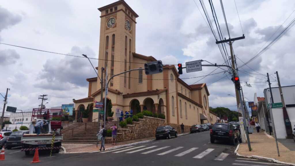 sumare-instala-oito-novos-semaforos-digitais-com-tecnologia-avancada-na-regiao-central