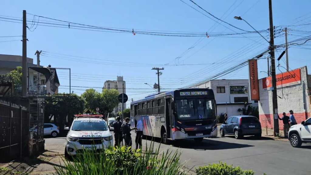pedestre-e-atropelado-por-onibus-metropolitano-no-jardim-macarenko,-em-sumare