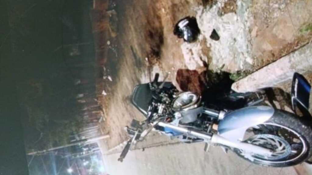 motociclista-morre-apos-bater-contra-coqueiro-em-avenida-da-area-cura,-em-sumare