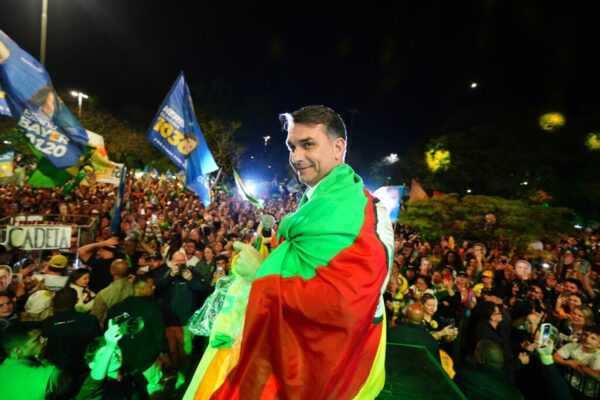 flavio-cobra-posicionamento-de-lula-sobre-moraes:-“tem-o-rabo-preso”