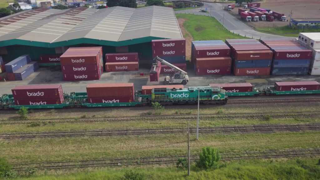 rumo-e-brado-levam-acoes-de-seguranca-ferroviaria-a-area-cura,-em-sumare