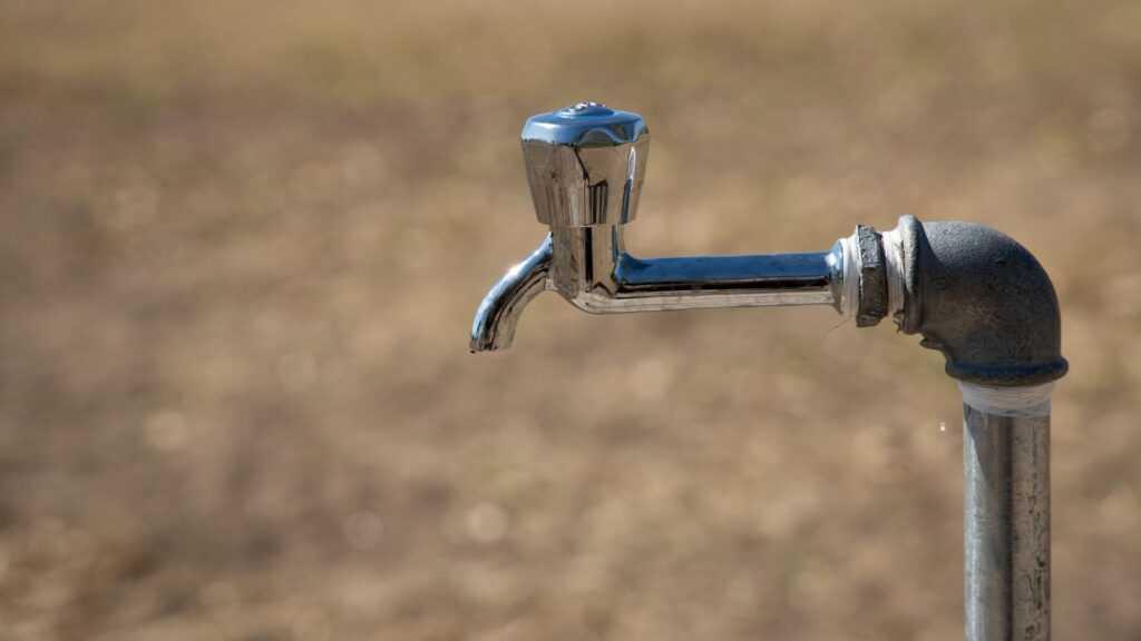 moradores-de-sumare-enfrentam-falta-d’agua-apos-cheiro-de-diesel-suspender-captacao-no-atibaia